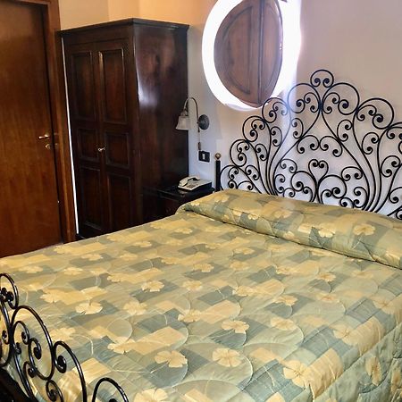 Hotel Bucaneve Pescasseroli Bagian luar foto