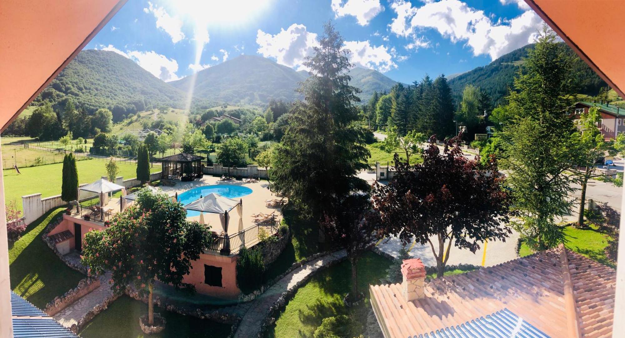 Hotel Bucaneve Pescasseroli Bagian luar foto